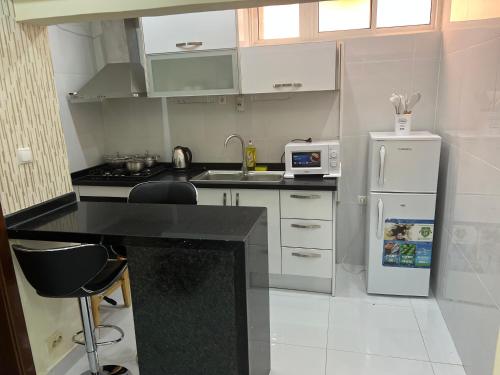 Wonderful 1 bedroom apartment in Luanda的厨房或小厨房