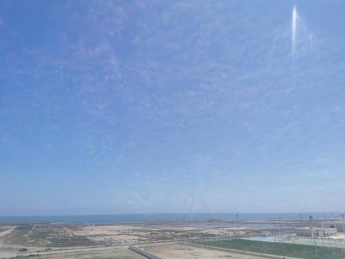 纳祖尔Iquama atawhid I的享有蓝色天空的机场景色
