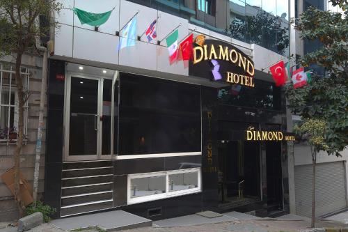 伊斯坦布尔Nişantaşı Diamond Hotel的一家标有读取钻石的酒店