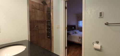 安克雷奇Trinity Escapes - Two Bedroom two bathroom full Apartment near airport的相册照片