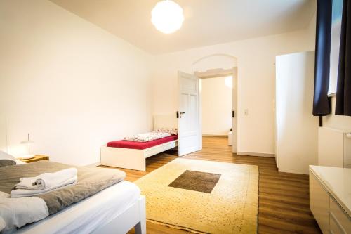 Wunderschöne Wohnung in sanierter Villa! incl WIFI客房内的一张或多张床位