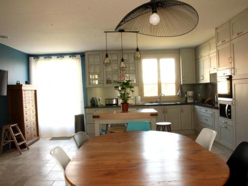 Gîte Mont-prés-Chambord, 4 pièces, 6 personnes - FR-1-491-279的厨房或小厨房