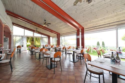 Albergo Panoramica餐厅或其他用餐的地方