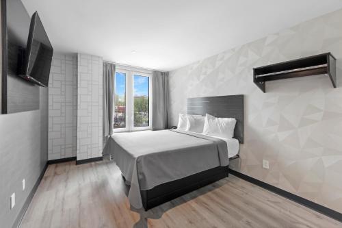 Hotel 365 Bronx - Yankee Stadium客房内的一张或多张床位