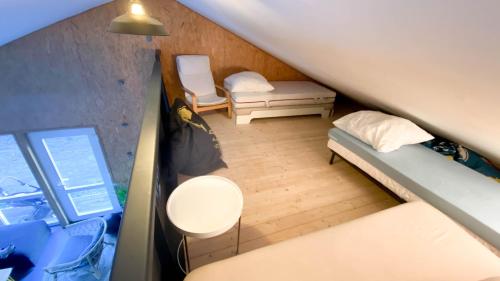 Hostel oder Ferienwohnung 1-16 Personen im BLAUEN HAUS客房内的一张或多张床位