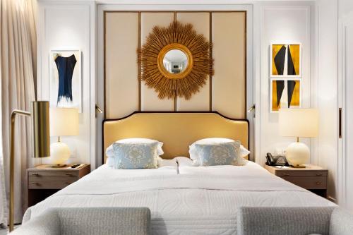 大陆酒店客房内的一张或多张床位