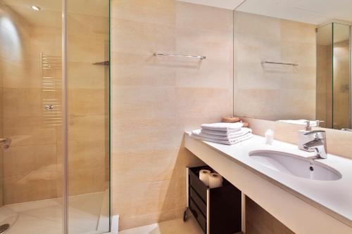 梅尔卡特巴塞罗那市内公寓的一间浴室