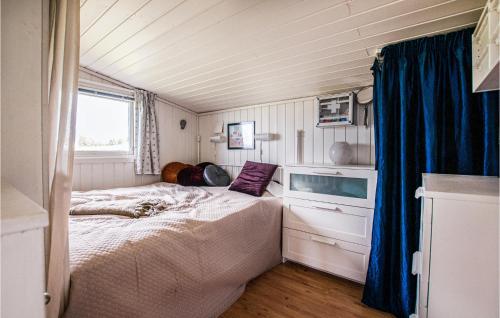 Nice Home In Malvik With Kitchen客房内的一张或多张床位