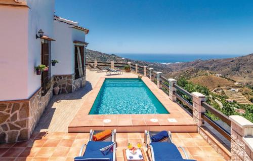 孔佩塔Villa Jarana的海景阳台上的游泳池