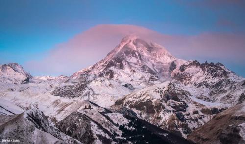 冬天的Hilltop Kazbegi