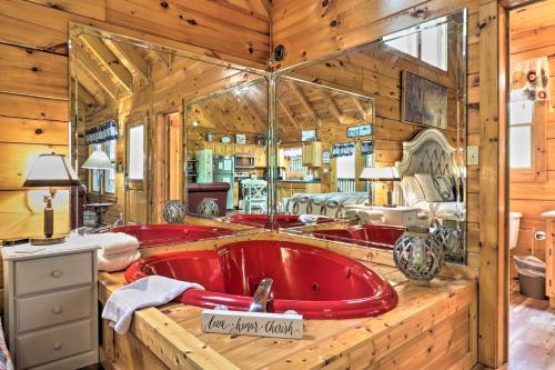 加特林堡Romantic Gatlinburg Cabin with Hot Tub and Pool Access的相册照片