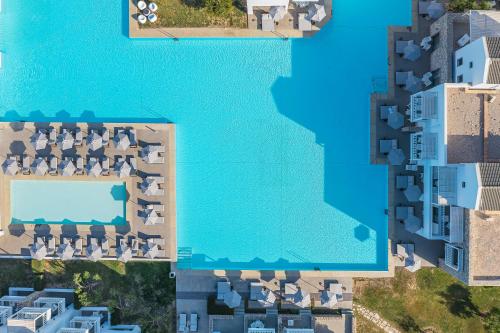 科斯镇钻石豪华酒店－仅限成年人的享有带游泳池的度假村的空中景致