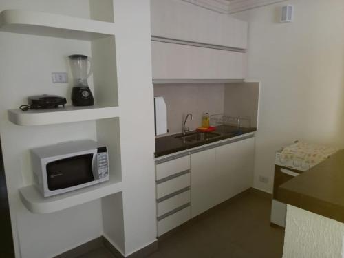 Apartamento 1011的厨房或小厨房