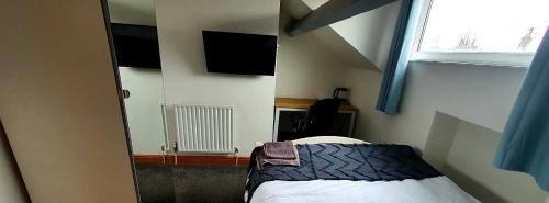 Lake District Stay - Dalton Room的电视和/或娱乐中心
