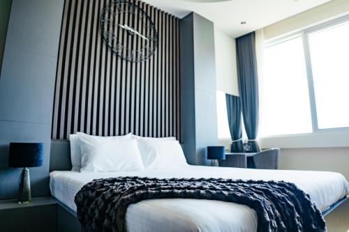 The Apartment - Luxury Stay Budva客房内的一张或多张床位