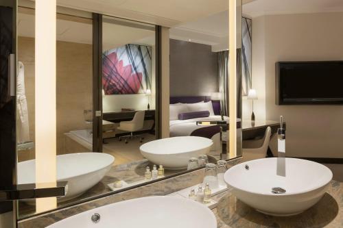 港威酒店的一间浴室