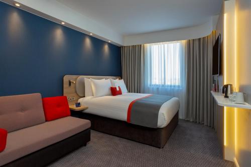 Holiday Inn Express Bridgwater M5, Jct24, an IHG Hotel客房内的一张或多张床位
