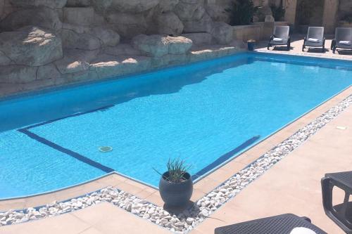 Velver Mansion, Malta - Luxury Villa with Pool内部或周边的泳池