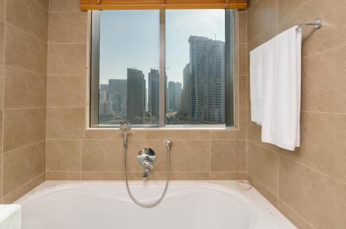 迪拜Vacay Lettings -2 Bed Iris Blue Dubai Marina的相册照片