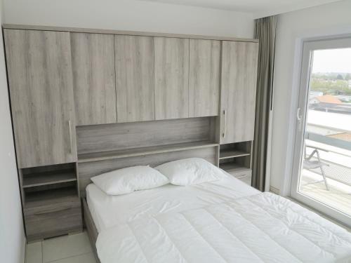米德尔克尔克Volledig gerenoveerd 2 slaapkamer appartement, 250 m van het strand的相册照片