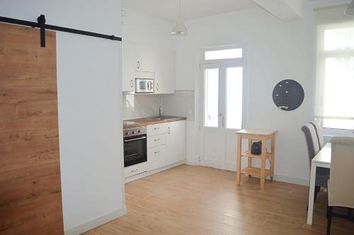 Apartamento en centro de Ferrol的厨房或小厨房