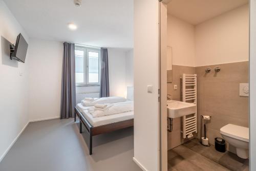 Nena Hostel Berlin的一间浴室