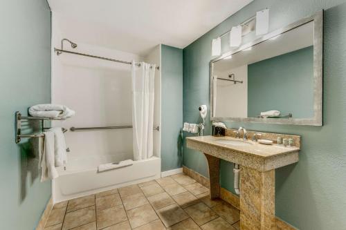 亨茨维尔贝斯特韦斯特酒店的一间浴室