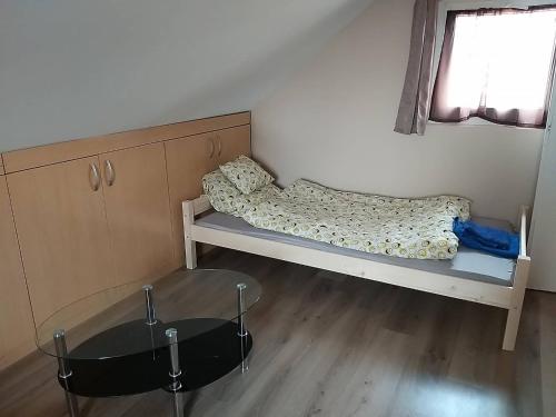Nefelejcs Nyaraló-Vendégház客房内的一张或多张床位