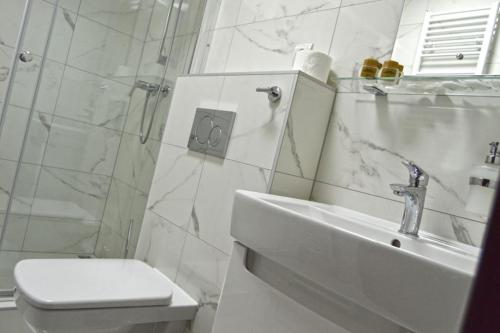 扎默克卡霍费拉旅馆的一间浴室