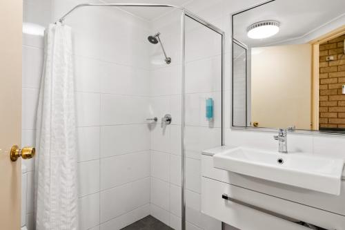 卡尔古利汉南斯美景汽车旅馆的一间浴室