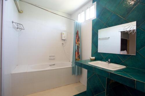 弗思维公园景观酒店的一间浴室