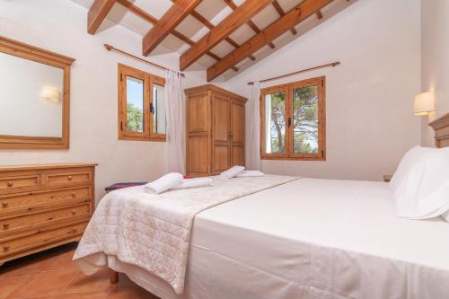 Talaia d'Artrutx客房内的一张或多张床位