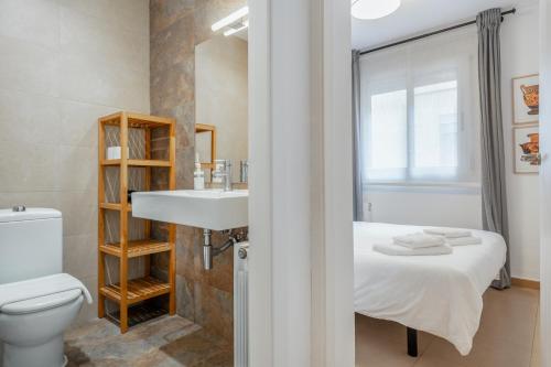 Inside Barcelona Apartments Salva的一间浴室