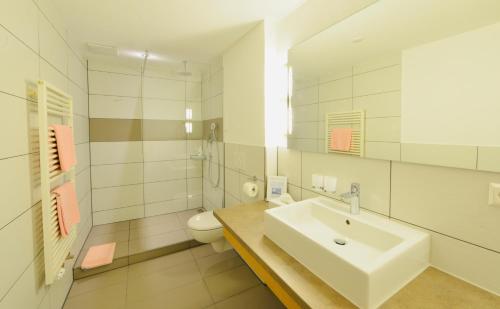 加尔尼布鲁格酒店的一间浴室