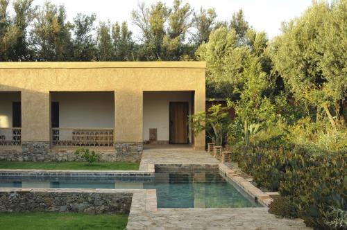 塔鲁丹特Dar al Hossoun的庭院中带游泳池的房子