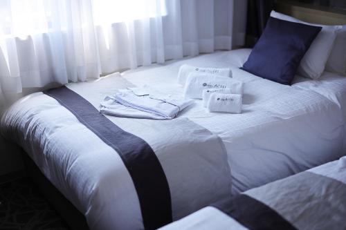 名古屋锦酒店阿科特尔酒店客房内的一张或多张床位