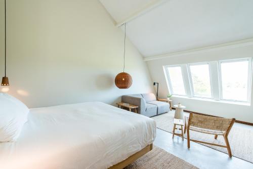 Van Heeckeren Apartments & Suites Nes客房内的一张或多张床位
