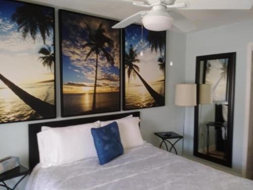 Tampa Bay beautiful apartment and private jacuzzi客房内的一张或多张床位