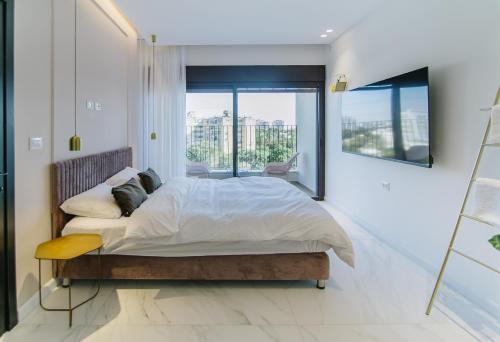 Yaffo Joy - Penthouse Apartment客房内的一张或多张床位