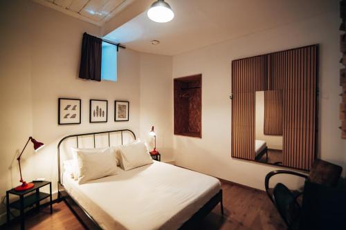 LX Hostel客房内的一张或多张床位