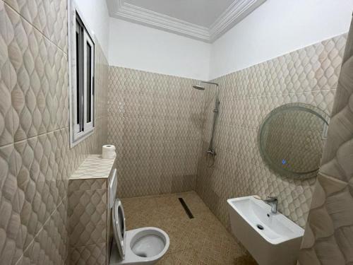 Octave's APT的一间浴室
