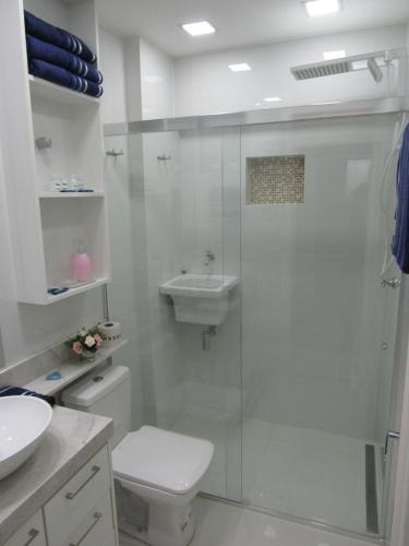 AP 507 UMA QUADRA DO MAR的一间浴室