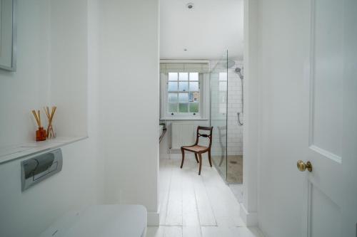 伦敦ALTIDO Contemporary 2-bed house with Private Garden的相册照片