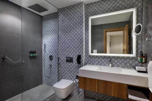 Staybridge Suites - Al Khobar City, an IHG Hotel的一间浴室