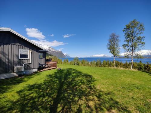 House in the heart of the Lyngen Alps with Best view外面的花园