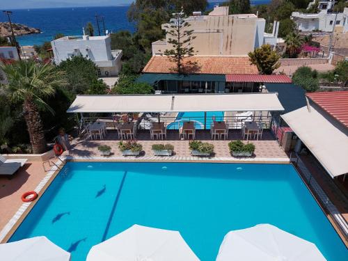 索瓦拉埃雷弥萨酒店的玛格丽塔斯酒店别墅的游泳池景