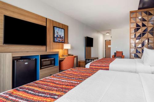 Best Western Plus Amarillo East Hotel客房内的一张或多张床位