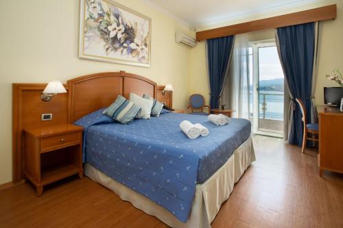 蓝色海洋酒店客房内的一张或多张床位