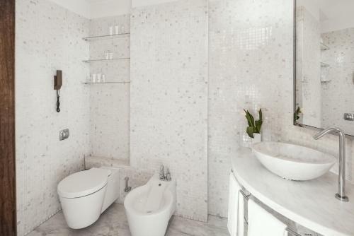 Repubblica Firenze Luxury Apartments | UNA Esperienze的一间浴室