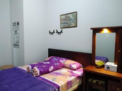 Family Villa Syariah C-37 Batu客房内的一张或多张床位
